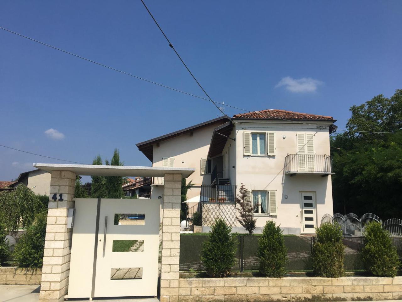Home Holiday "Da Mamma" Alba  Zewnętrze zdjęcie