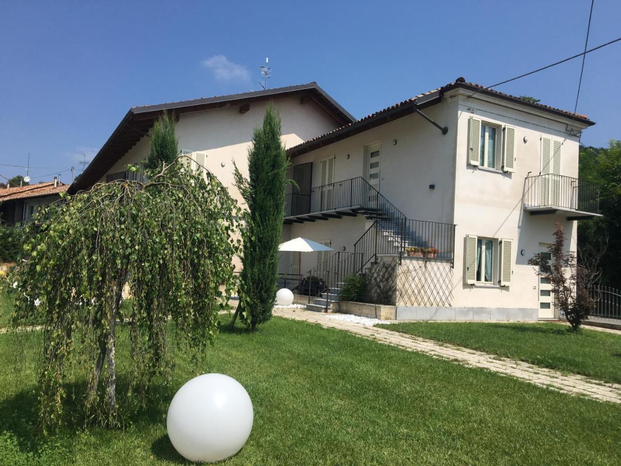 Home Holiday "Da Mamma" Alba  Zewnętrze zdjęcie