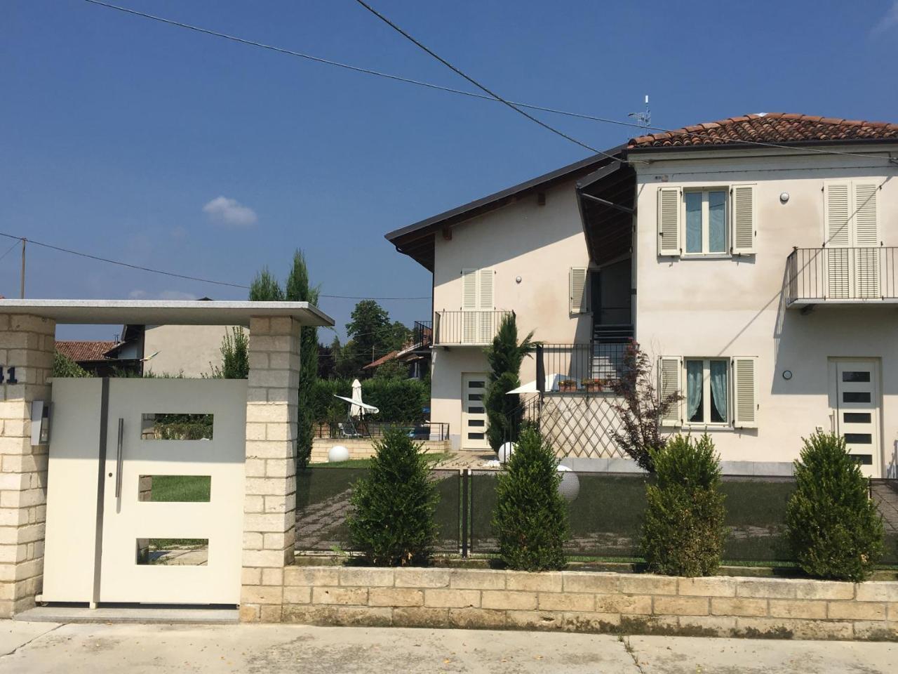 Home Holiday "Da Mamma" Alba  Zewnętrze zdjęcie