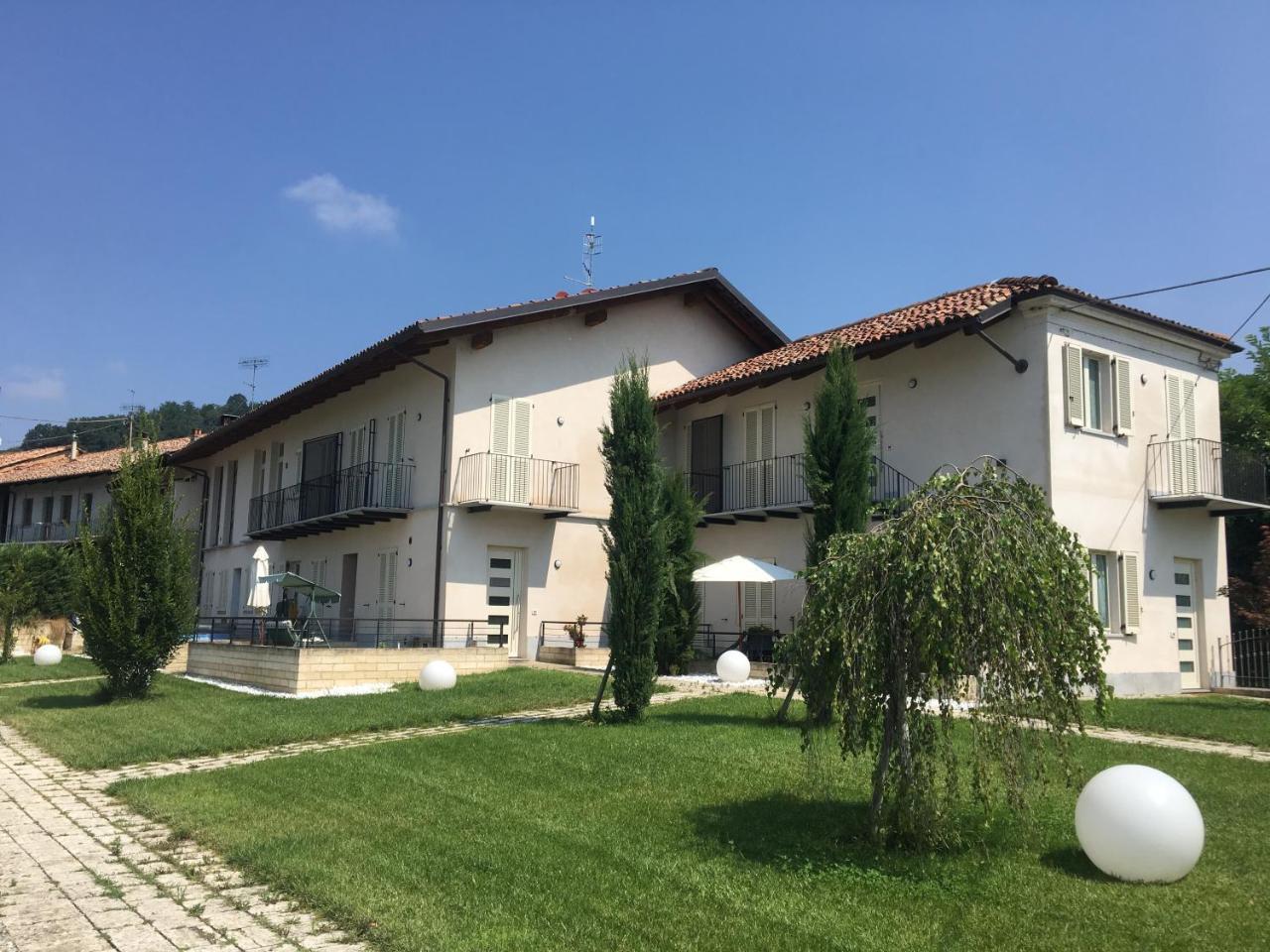 Home Holiday "Da Mamma" Alba  Zewnętrze zdjęcie