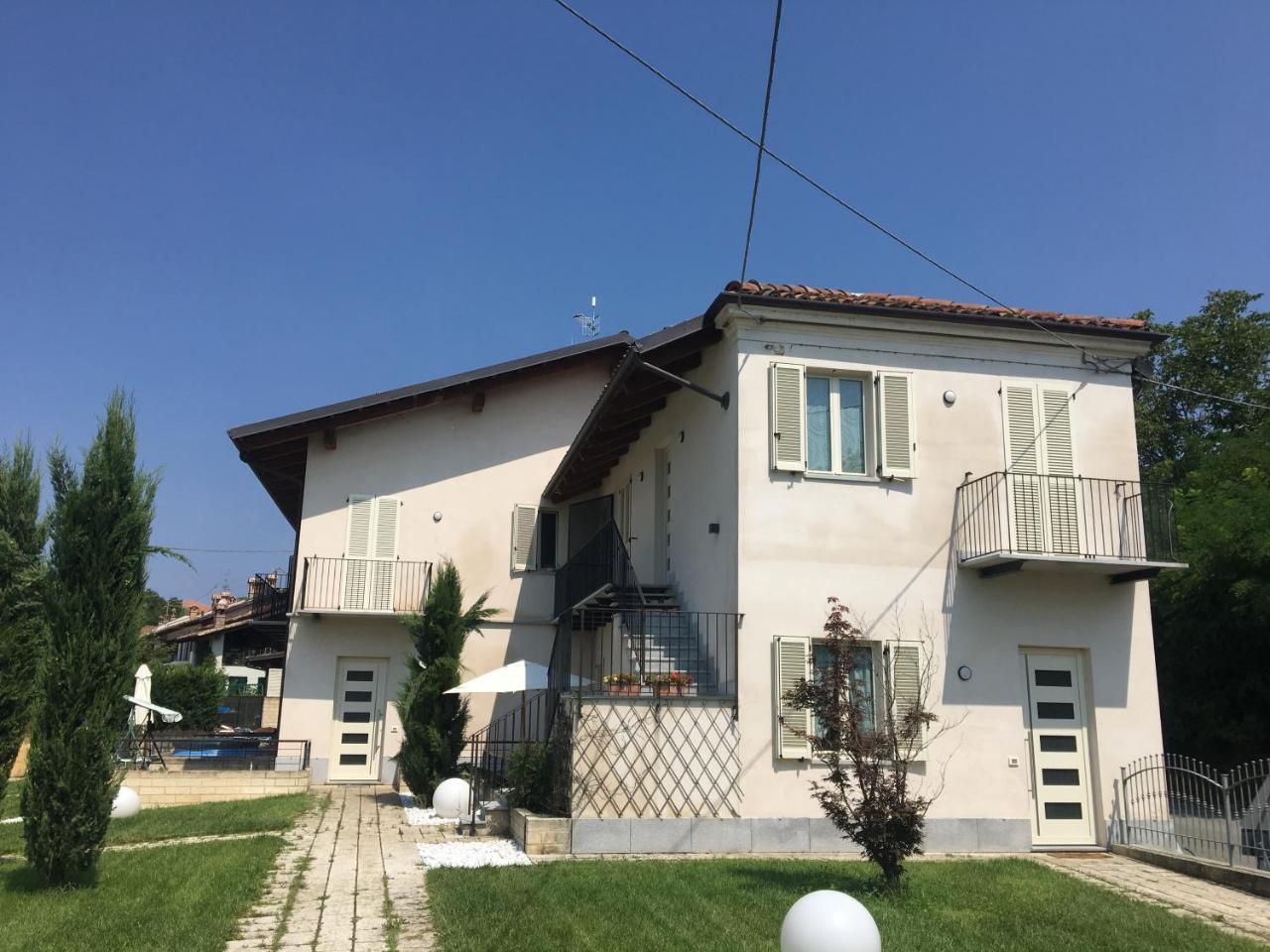 Home Holiday "Da Mamma" Alba  Zewnętrze zdjęcie