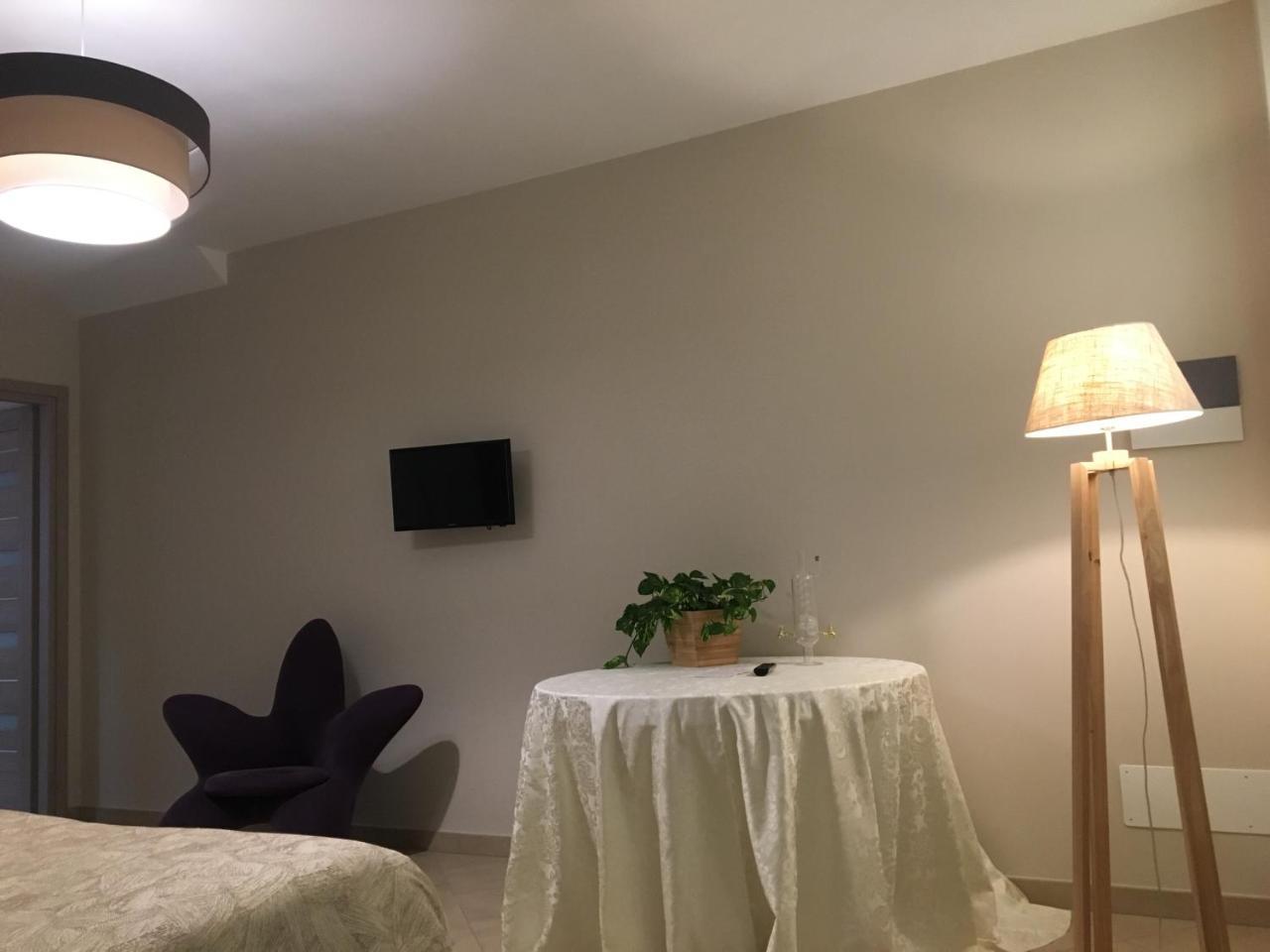 Home Holiday "Da Mamma" Alba  Zewnętrze zdjęcie
