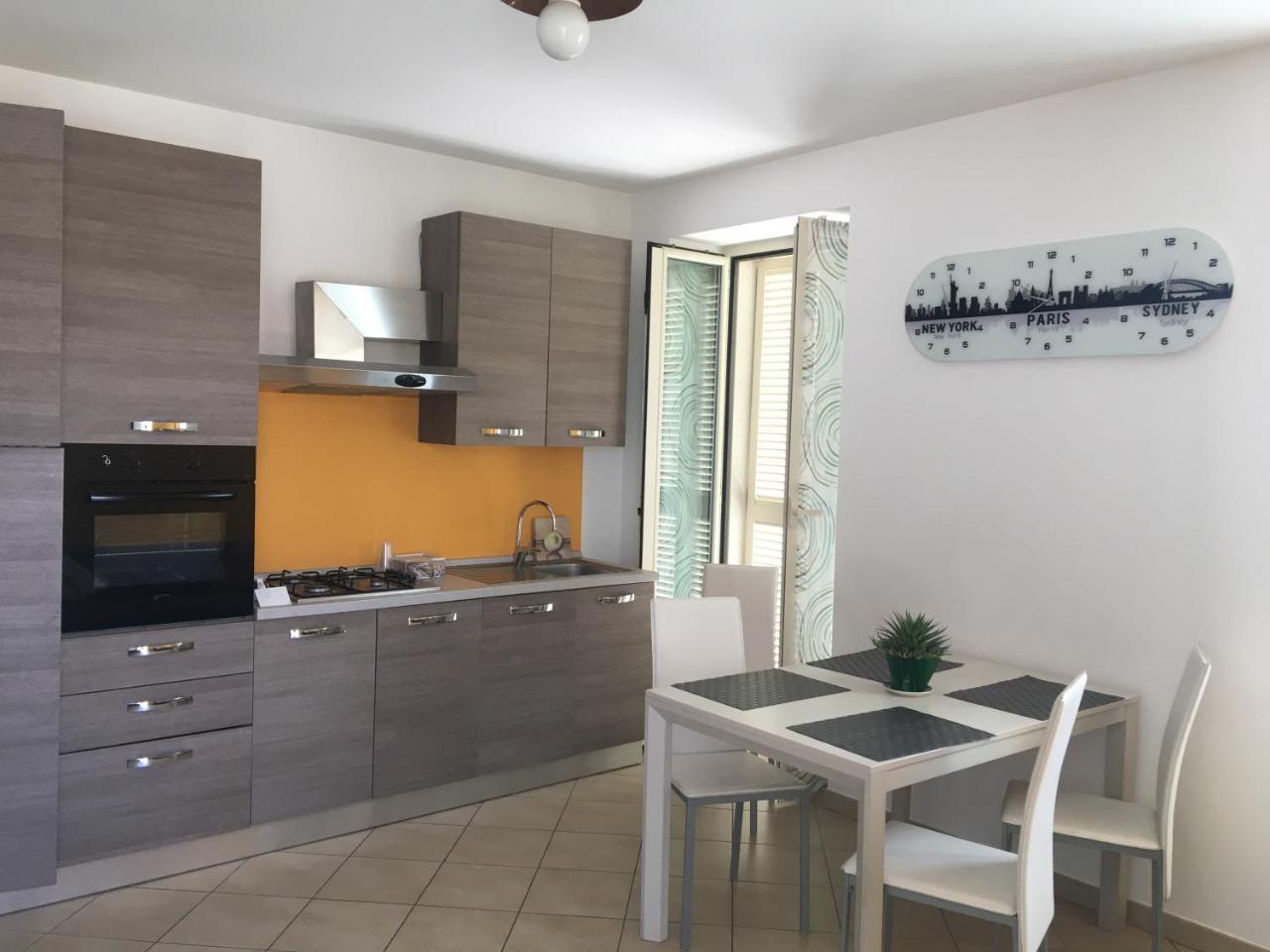 Home Holiday "Da Mamma" Alba  Zewnętrze zdjęcie